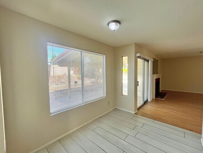 Building Photo - Gorgeous 4 Bedroom Home with Pool & Spa Located in The Lakes