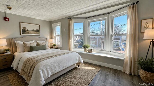 Building Photo - 275 Bayville Ave