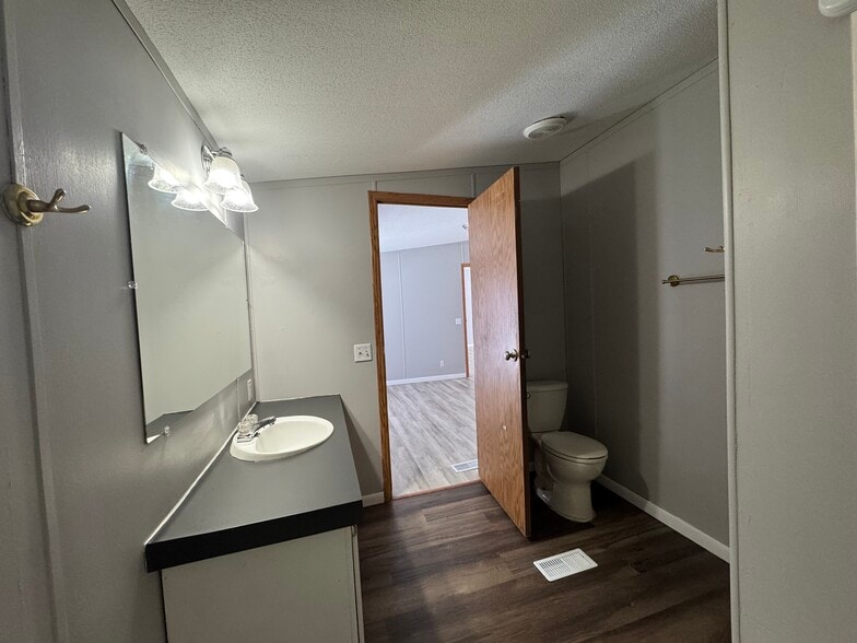 Building Photo - 4237 Daffodil Cir