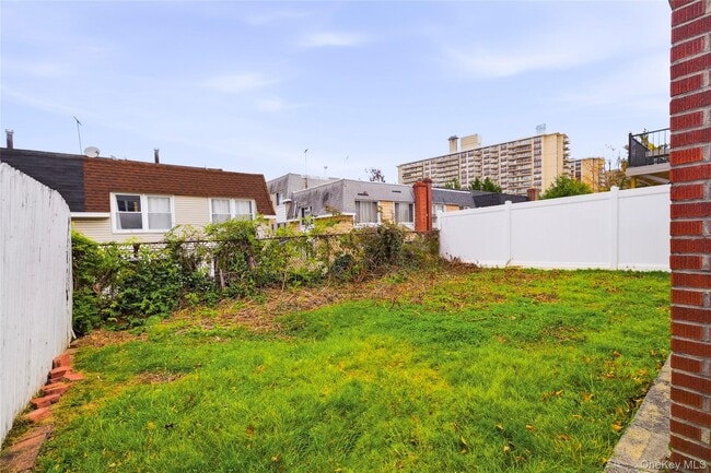 Building Photo - 18-15-69 215th St