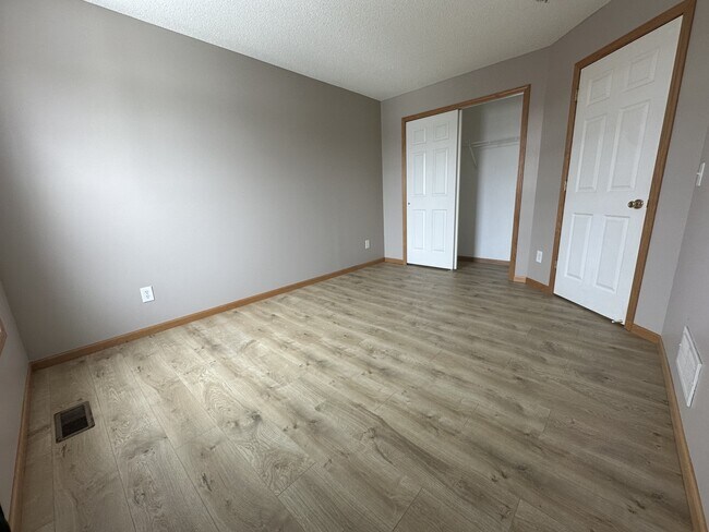 Building Photo - 405 Village Pkwy