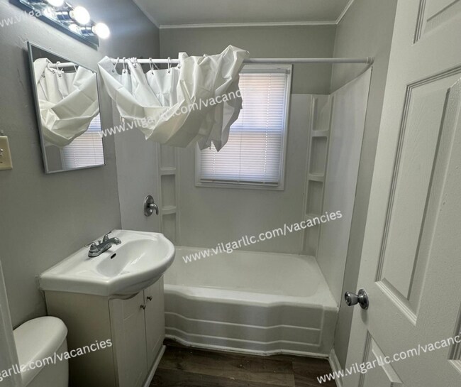 Building Photo - Newly Renovated 2-Bedroom • 1-Bathroom Home