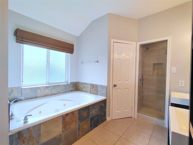 Building Photo - 2546 Long Reach Dr