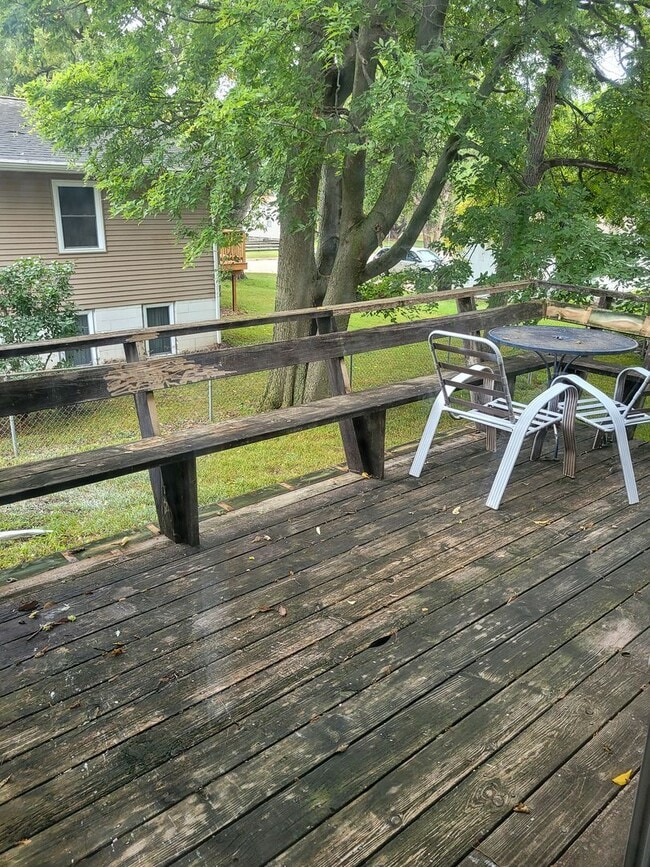 Building Photo - 7911 University Ave