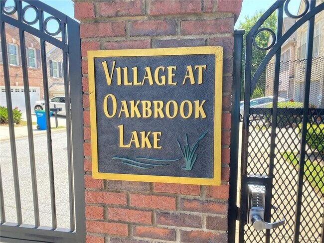 Building Photo - 1664 Oakbrook Lake Dr NW