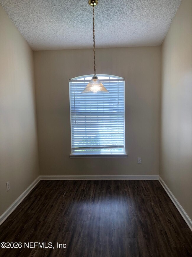 Building Photo - 6902 Southern Oaks Dr W