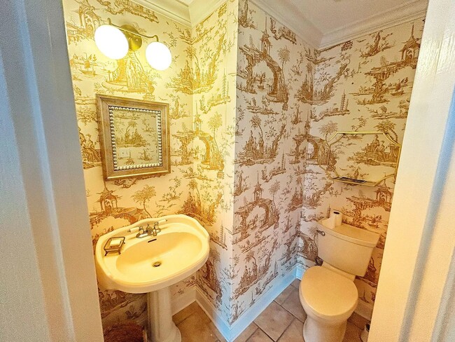 Building Photo - 951 Frontage Rd