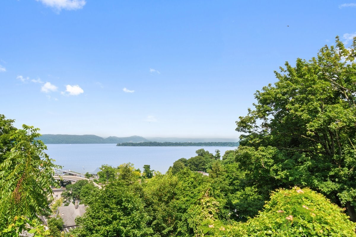 River view - 3 Independence Pl