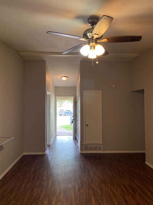 Building Photo - 4BR/2.0BA Single Family - Garland