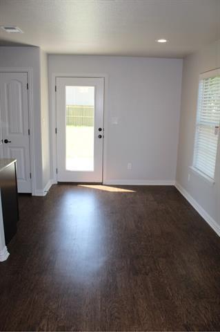 Building Photo - 208 W Lake Ave