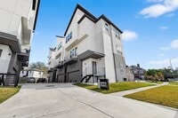 Building Photo - 2511 N MacGregor Way