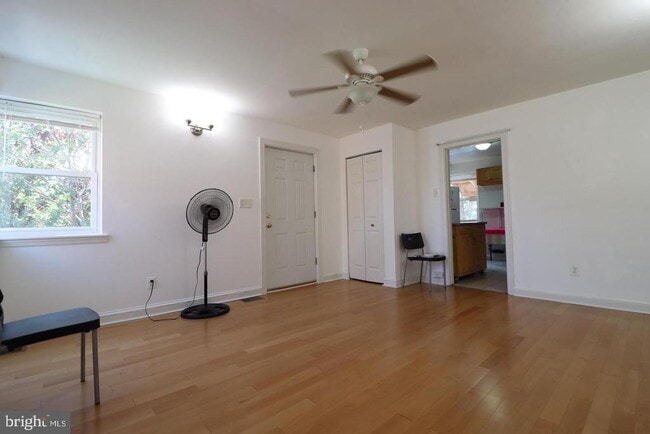 Building Photo - 817 Chillum Rd