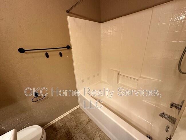 Building Photo - 1909 NE 32nd St