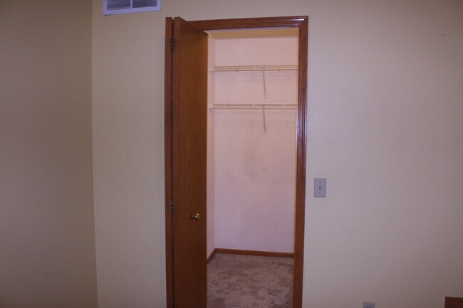 Building Photo - 2696 Mallard Dr