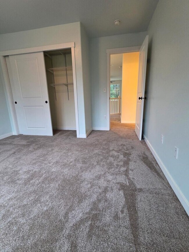 Building Photo - Beautiful 3-Bed Home with Private Yard and Modern Upgrades