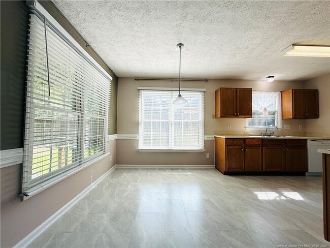Building Photo - 520 Killeen Rd
