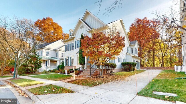 Building Photo - 309 Pure Spring Crescent