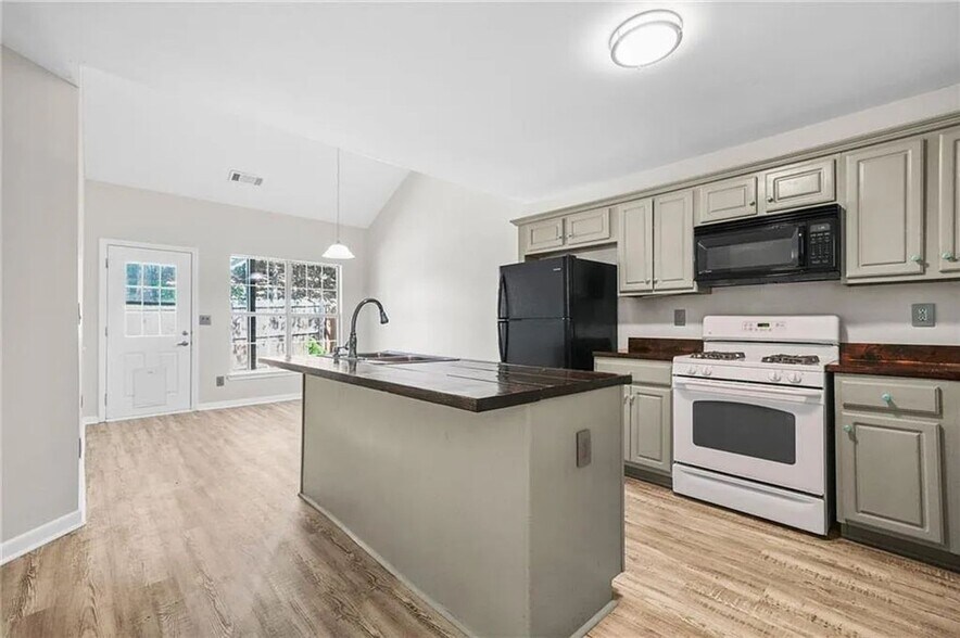 Building Photo - 1288 Gates Cir SE