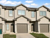 Building Photo - Charming Townhome Near I-35 & Randolph AFB