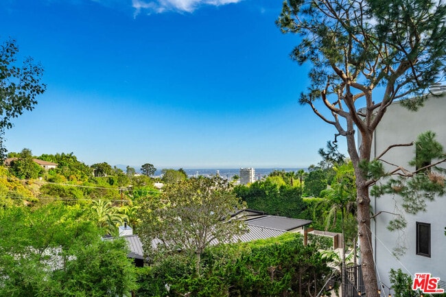 Building Photo - 9305 Beverlycrest Dr