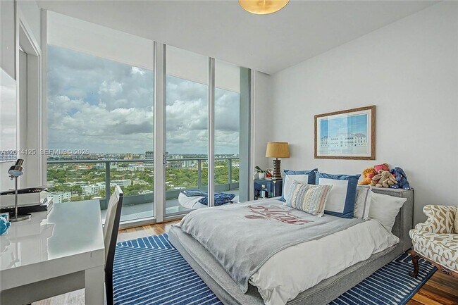 Building Photo - 2627 S Bayshore Dr