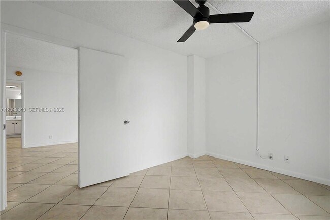 Building Photo - 20335 W Country Club Dr