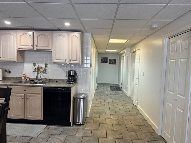 Building Photo - 6 St Anthonys Ln