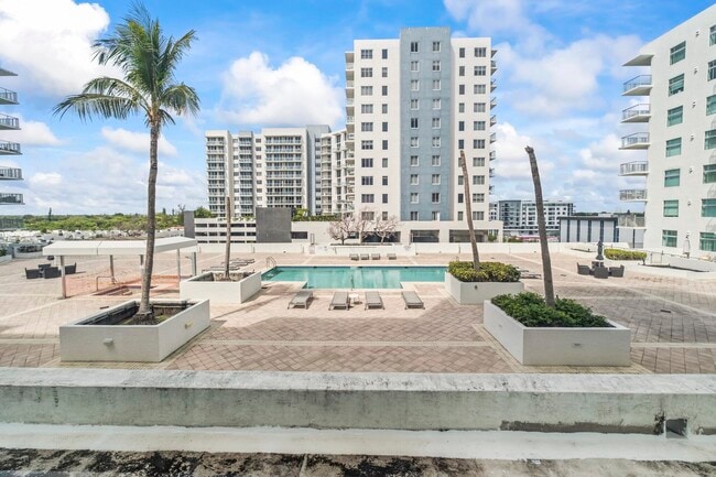 Building Photo - 140 S Dixie Hwy