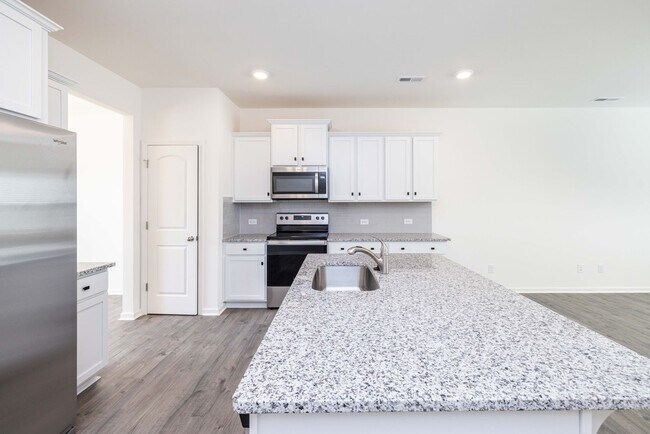 Building Photo - Beautiful 4 Bedroom Home Piedmont School D...