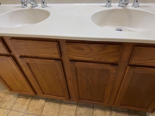 Building Photo - Gorgeous Natomas Condo