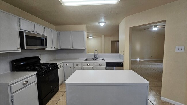 Building Photo - 28811 Sedgefield St