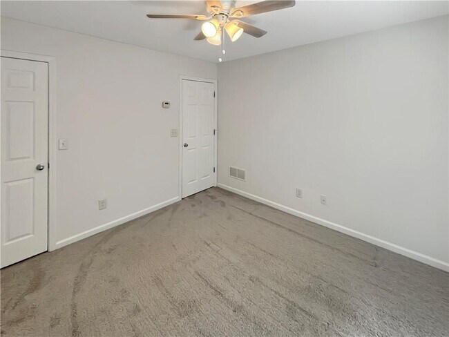 Building Photo - 3755 Pine Village Pl