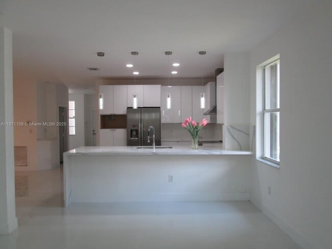 Building Photo - 6672 NW 107 Ct