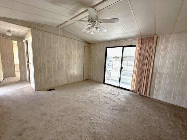 Building Photo - FIRST MONTH RENT FREE! Cute and Quiet 2/2 in N. Ft. Myers