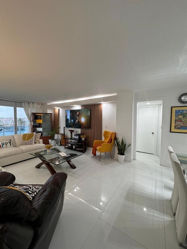 Building Photo - 3800 S Ocean Dr