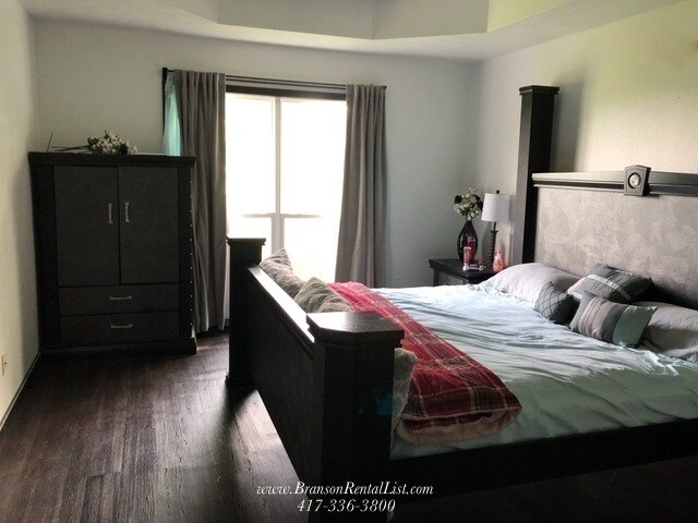 Building Photo - Spacious Basement Home with Breathtaking Views!!!