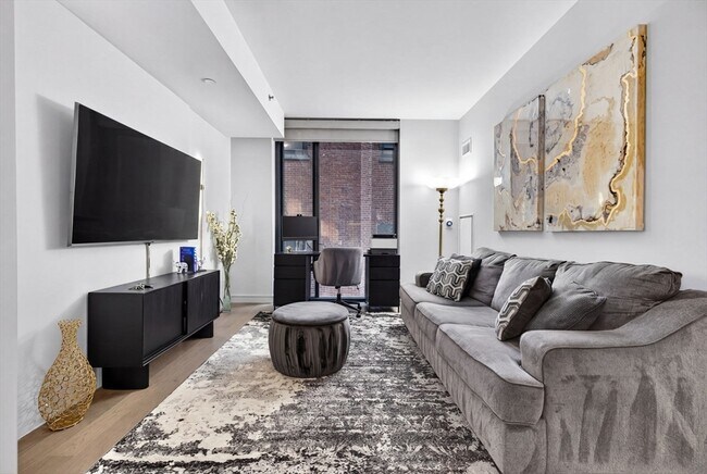 Building Photo - 55 Lagrange St