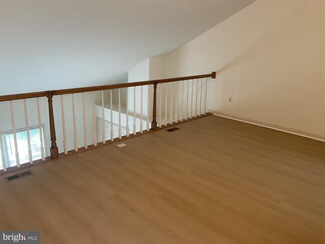 Building Photo - 28 Tenby Ct