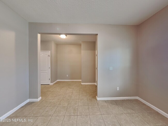 Building Photo - 164 Bloomfield Wy