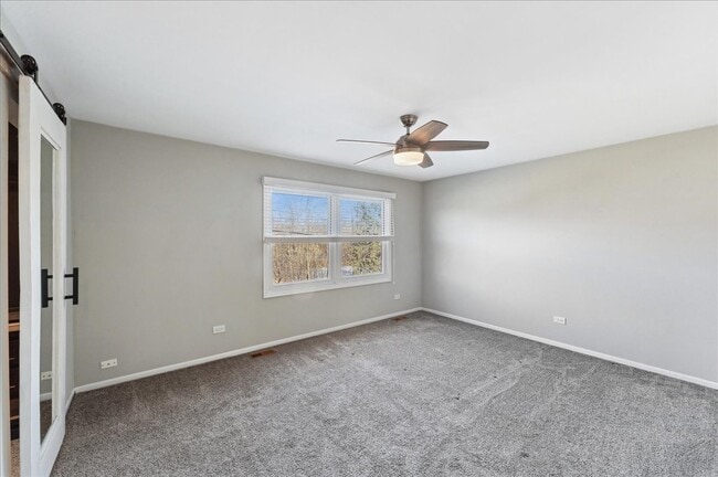 Building Photo - 335 Shadow Bend Dr