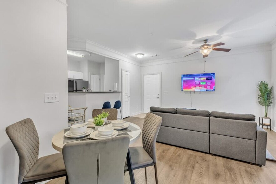 Building Photo - 7617 Almaden Way