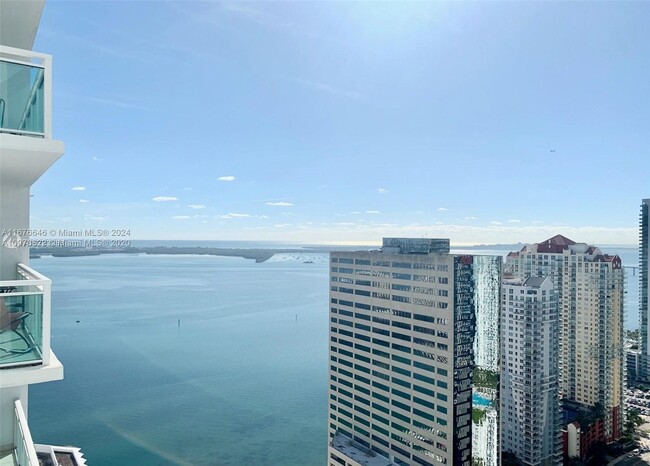 Primary Photo - 950 Brickell Bay Dr