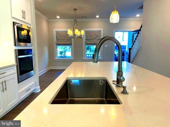 Building Photo - 33789 Freeport Dr