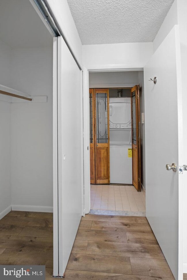 Building Photo - 2101 Ravens Crest Dr