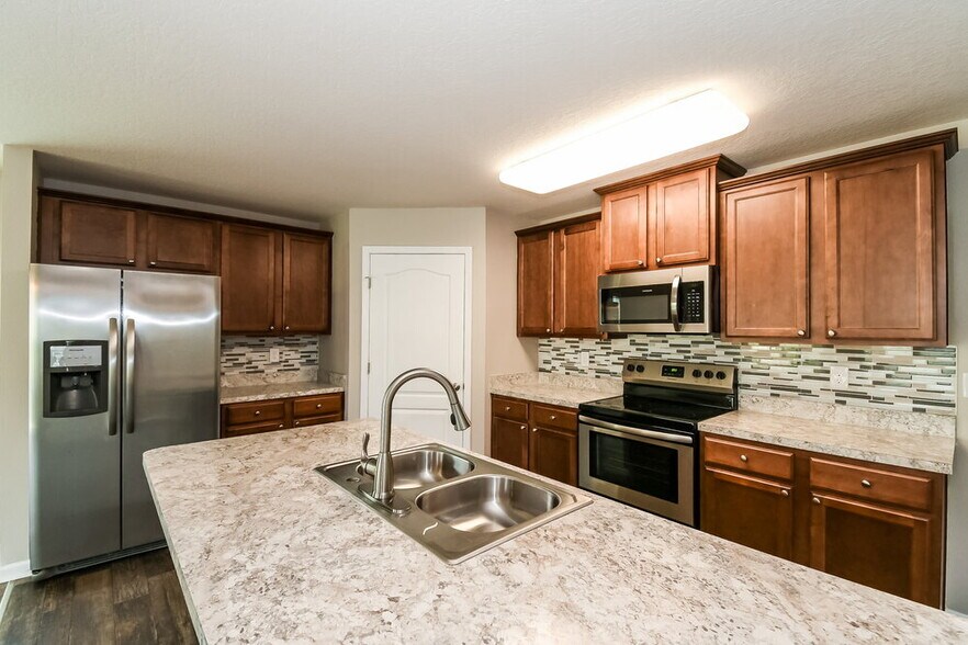 Building Photo - 2067 Tyson Lake Dr