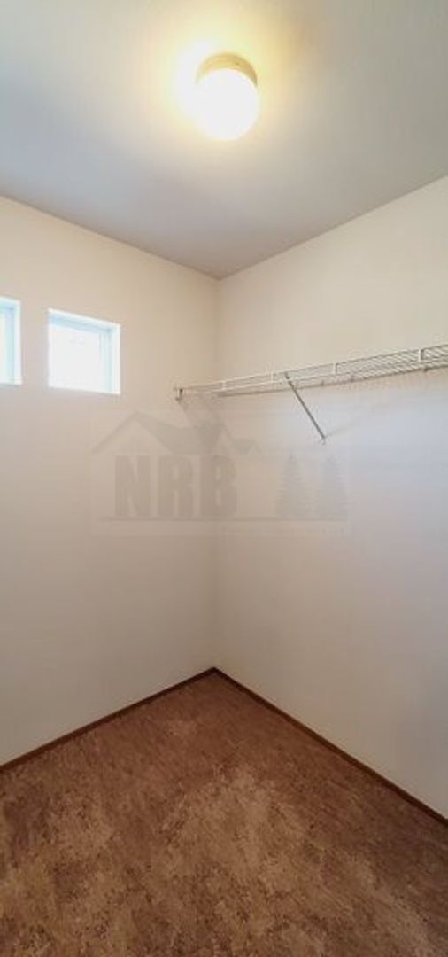 Building Photo - Newly Updated Townhouse in Tacoma! $500.00...