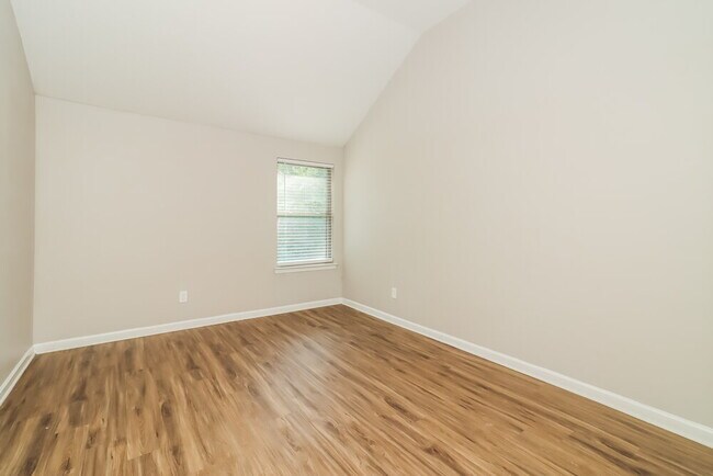 Building Photo - 212 Cleburne Pl