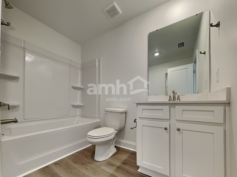 Building Photo - 523 Armstrong Curv