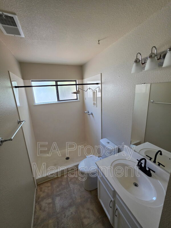 Building Photo - 4819 Platinum Loop NE