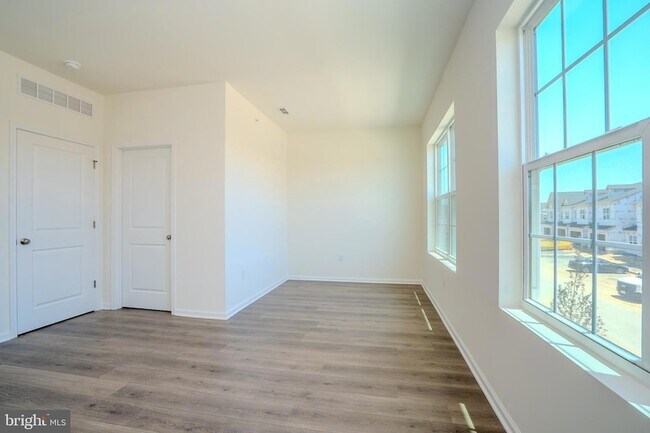 Building Photo - 3403 Jordan Dr